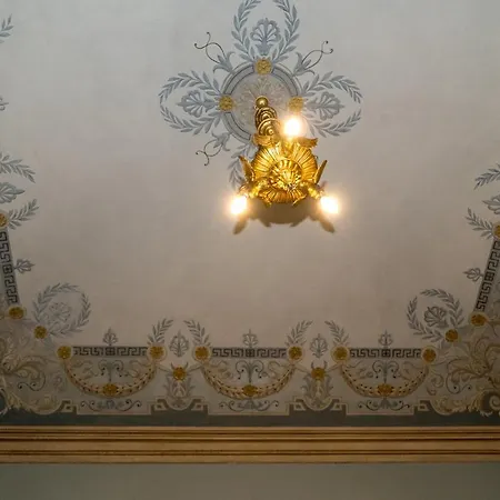 Madamin Nocleg ze śniadaniem 3*